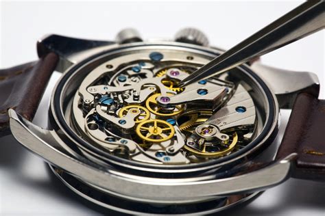 Swiss Watch Service .